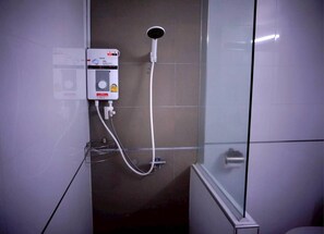 Ducha, jabón, shampoo, papel higiénico