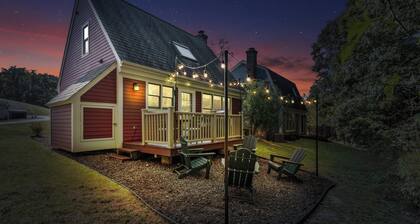 NEW! Updated Home, King 2 bdrm, Firepit, Pools, Lake, 5 Miles to Downtown Galena