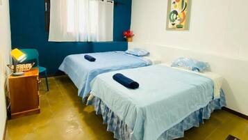Classic Triple Room, Courtyard View | Desk, free WiFi