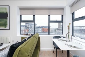 TV - Modern one-bedroom residence in Southampton Centre (Southampton)