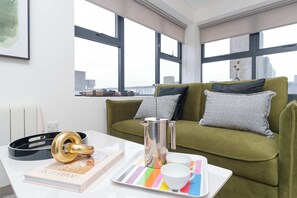 TV - Modern one-bedroom residence in Southampton Centre (Southampton)