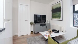 TV - Modern one-bedroom residence in Southampton Centre (Southampton)