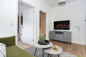 TV - Modern one-bedroom residence in Southampton Centre (Southampton)