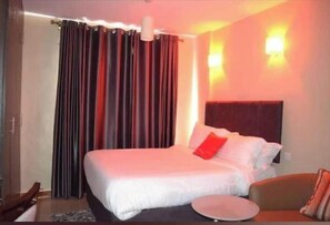 WiFi - Cozy West Studio – Peaceful and Central Nairobi Stay (Nairobi)