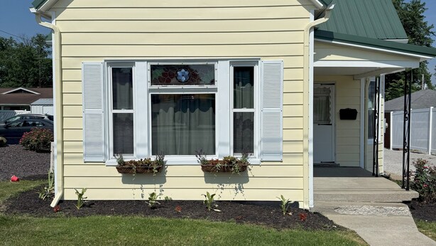 A single-story house with a gabled roof, white shutters, and a front porch. - 3-bedroom Cozy Home Close to Santa Claus, IN and Holiday World (Ferdinand)