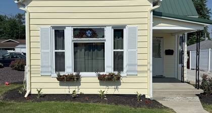 3-bedroom Cozy Home Close to Santa Claus, IN and Holiday World