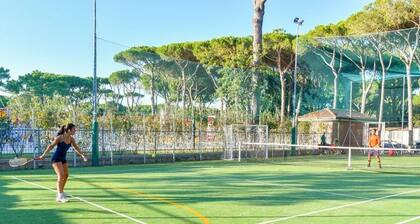 Cozy 2 Bedroom Cabin Sleeps 5 in Lido di Spina, Italy-perfect Family Retreat