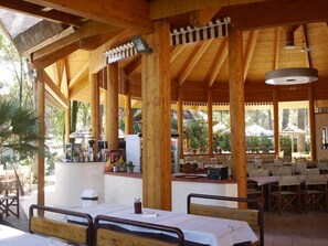 Cabin, 2 phòng ngủ, sân hiên, quang cảnh vườn | Khu ăn uống