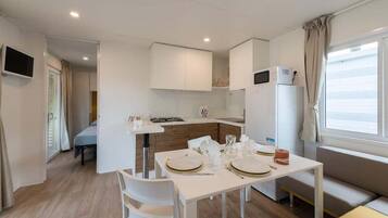 Ferienhütte, 2 Schlafzimmer, Terrasse, Gartenblick | Esszimmer