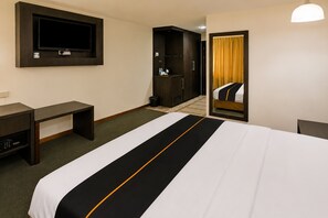 Habitación doble Deluxe | Escritorio, wifi gratis y ropa de cama