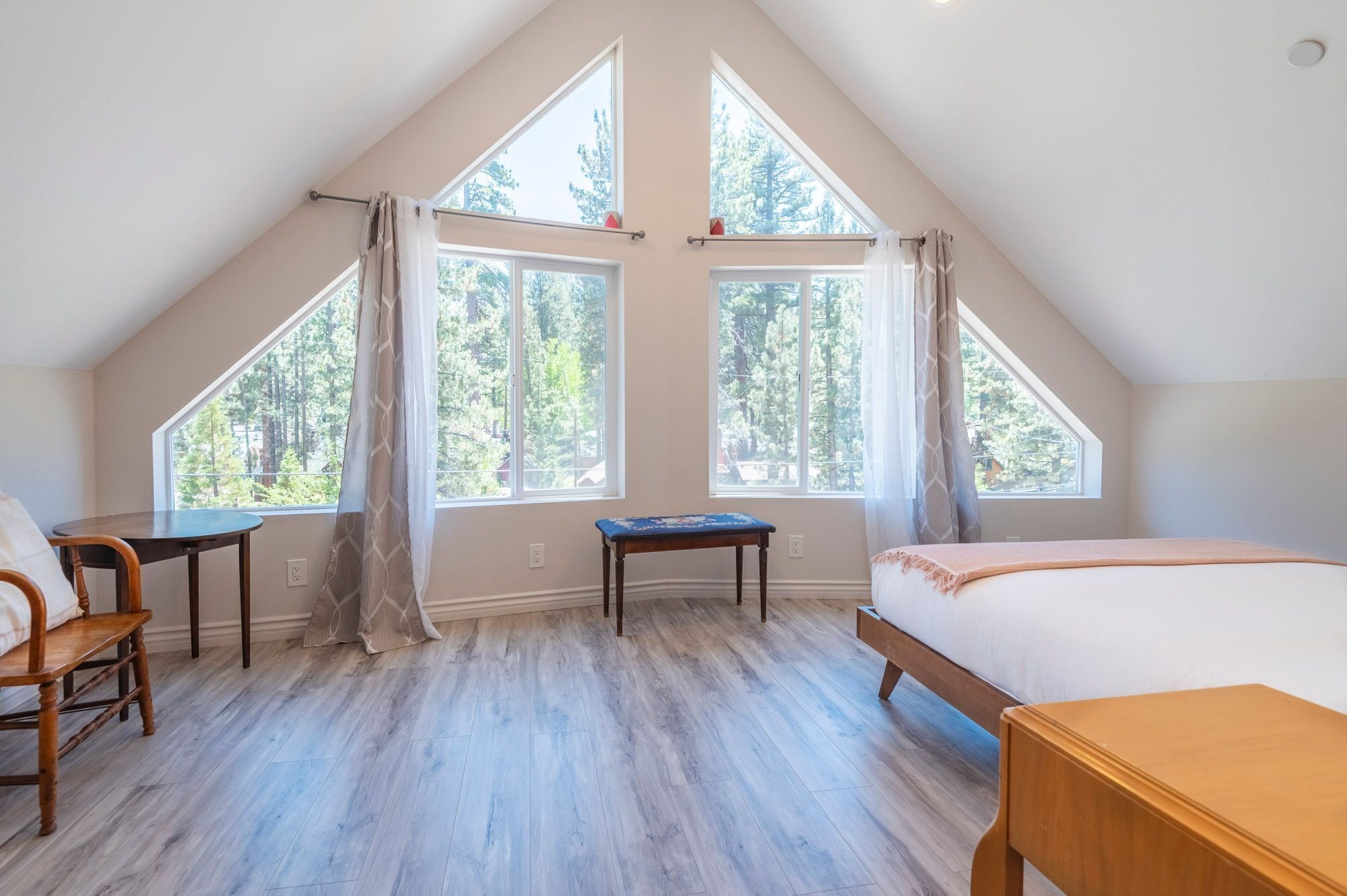 4 bedrooms, WiFi, bed sheets
