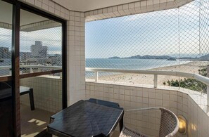 Departamento Confort, balcón, vista al mar | Restaurante al aire libre
