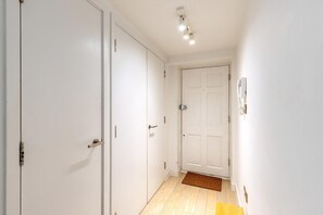 Exterior - Belgravia Living 2-bed, 2-bath Home With Balcony (London)