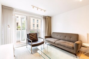 Living room - Belgravia Living 2-bed, 2-bath Home With Balcony (London)