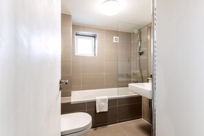 Bathroom - Belgravia Living 2-bed, 2-bath Home With Balcony (London)