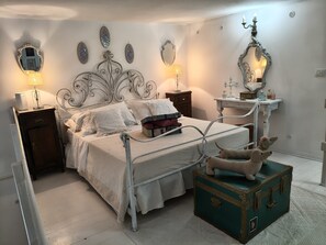 Iron/ironing board, WiFi, bed sheets - Grandma's House with Wi-Fi and Air Conditioning (Syracuse)
