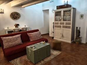 TV - Grandma's House with Wi-Fi and Air Conditioning (Syracuse)