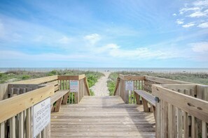 Beach nearby - Ocean Dreams: Oceanfront Condo Near Pool, Pier (Oak Island)