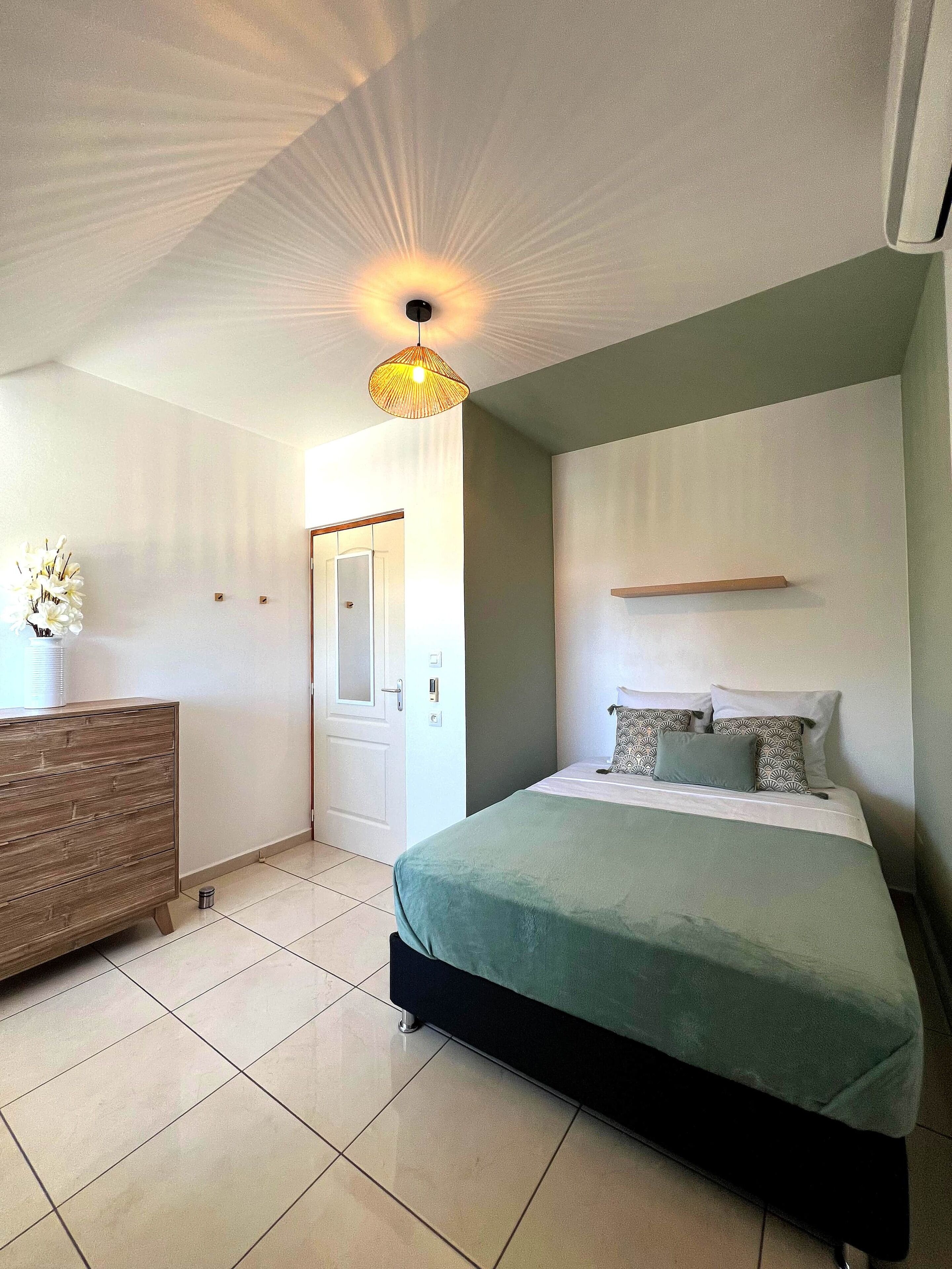 3 室のベッドルーム、アイロン / アイロン台、WiFi、ベッドシーツ