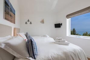 Iron/ironing board, WiFi, bed sheets - Beachcomber-Carbis Bay–Dog friendly-Sea Views (Carbis Bay)