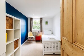 4 bedrooms, free WiFi - Stylish Family Home With Garden in Peckham Rye (London)