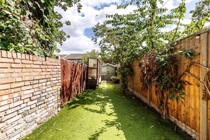 Exterior - Stylish Family Home With Garden in Peckham Rye (London)