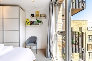1 bedroom, free WiFi - Chic East London Stay With Outdoor Space (London)