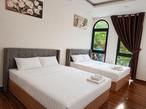 Chambre Familiale, vue cour intérieure | Wi-Fi gratuit