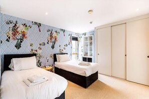 2 bedrooms, free WiFi - Private Penthouse Above the Crowds (London)