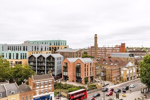Exterior - Private Penthouse Above the Crowds (London)