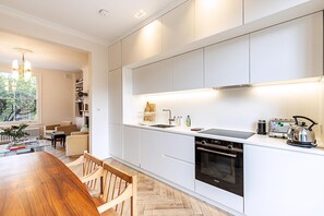 Private kitchen - Stylish Garden Flat Near Stoke Newington (London)