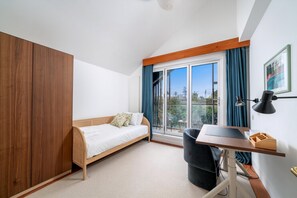 4 bedrooms, cots/infant beds, free WiFi - Stylish Family Retreat in Trendy Hackney (London)