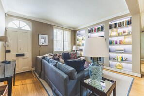 Living room - Stylish Chelsea Escape With Charm (London)