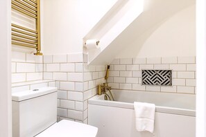 Bathroom - Colourful Three Bed Flat With Private Patio (London)