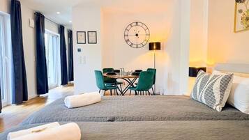 Apartment, 3 Schlafzimmer, Balkon, Gartenblick | Schallisolierte Zimmer, Bügeleisen/Bügelbrett, kostenloses WLAN