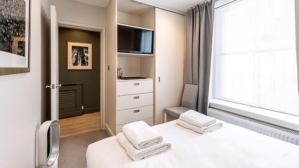 Unclassified image, 1 of 38, button - Chelsea Retreat With Private Patio (London)