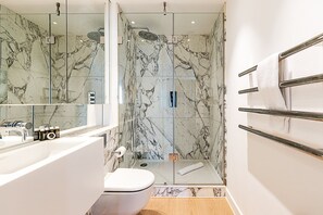 Exterior - Stylish 2-bed by The O2 With Balcony (London)