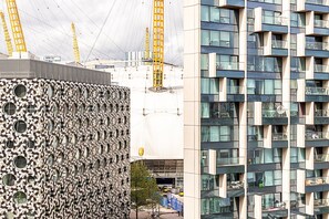 Exterior - Stylish 2-bed by The O2 With Balcony (London)