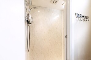 Bathroom - London Home With Garden Near Richmond Park (London)