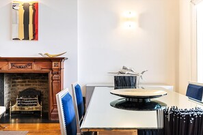 Living room - Boutique Kensington Retreat Near Museums (London)