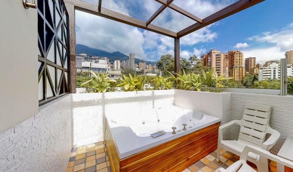 Bain à remous extérieur