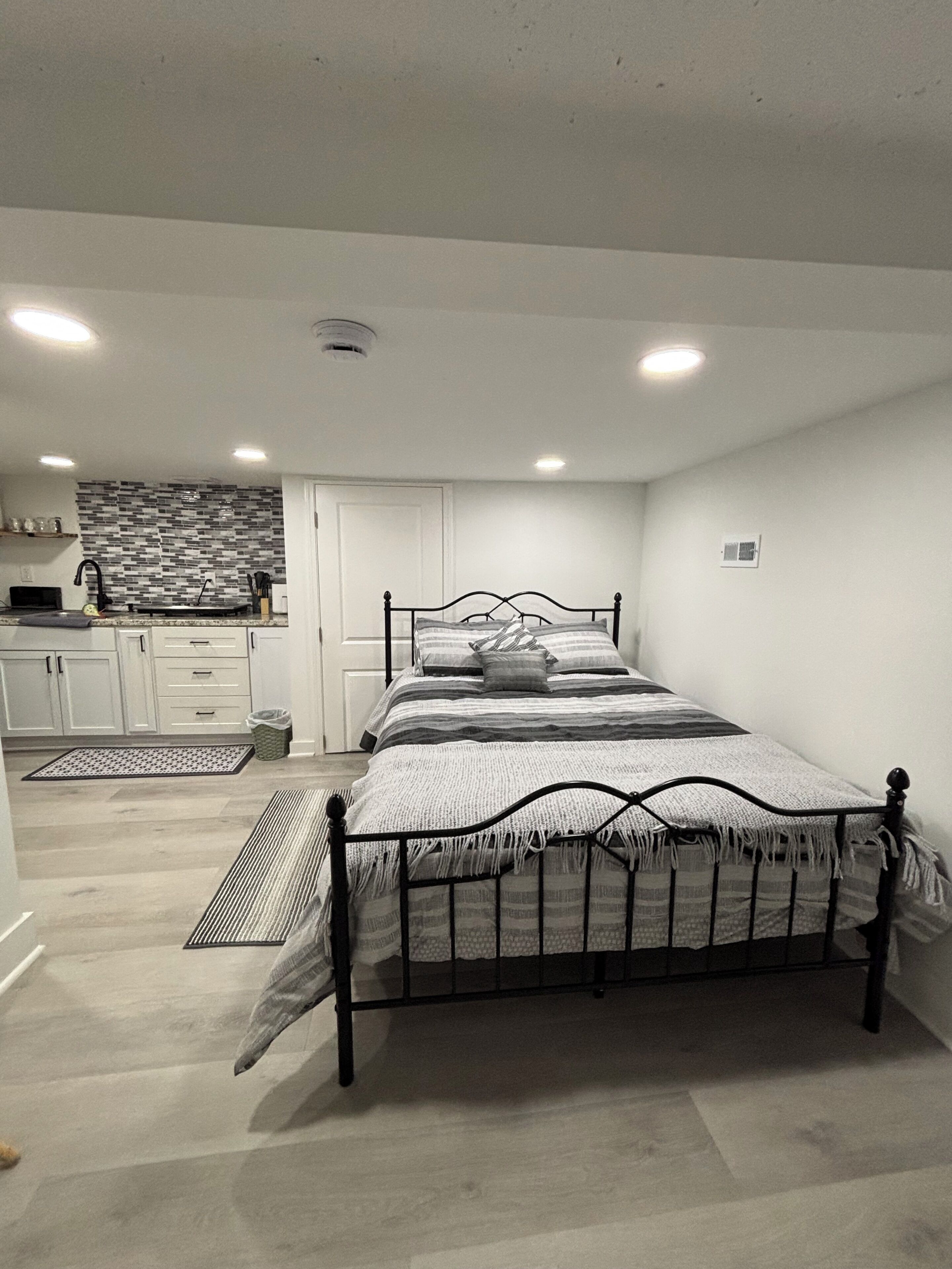 Iron/ironing board, free WiFi, bed sheets, wheelchair access