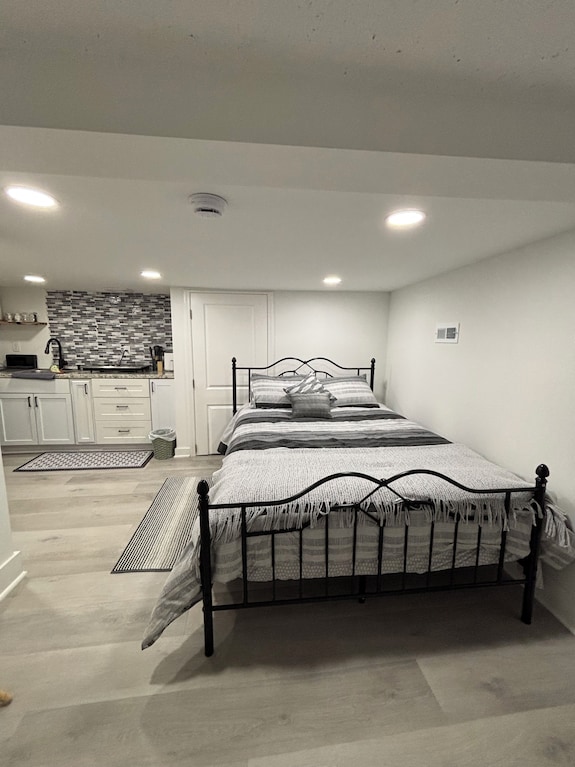 Renovated Private Studio In Greer Parking, Near Airport & Bmw, Prime Location. - Greer, SC