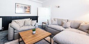 Living area - Bayview Aparthotel by Guestz (Morecambe)