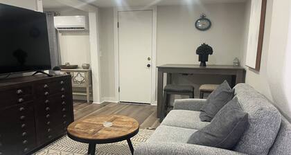 1BD cozy and private upstairs