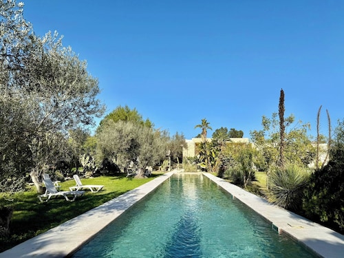 Artist's House Villa in Utique