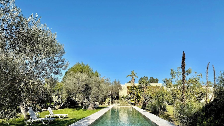 Artist's House Villa in Utique