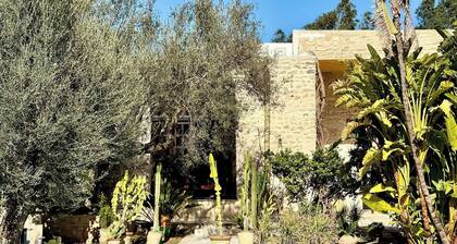 Artist's House Villa in Utique