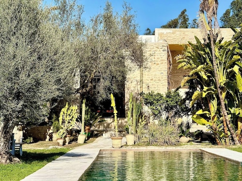 Artist's House Villa in Utique