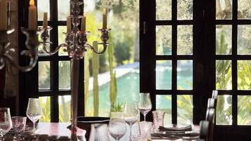Villa, 5 Bedrooms, Smoking, Private Pool | Dining room